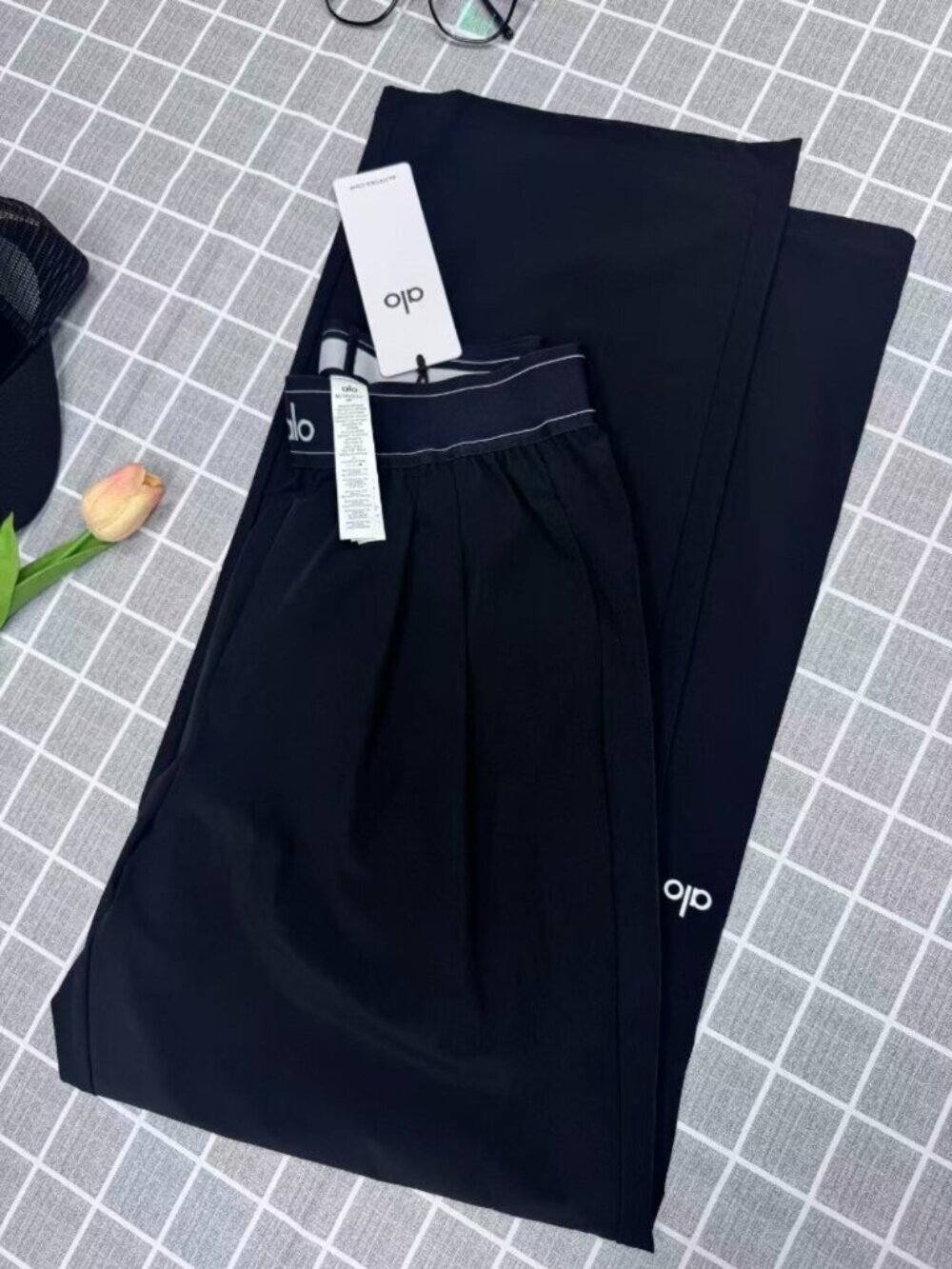 Size XS 💝 ALO Yoga Suit Up Black female Trouser Regular 30-inch inseam length - Picture 3 of 8